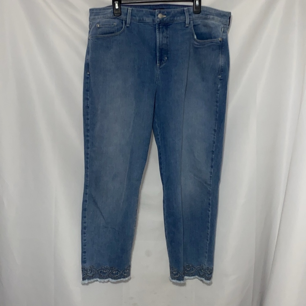 NYDJ CLARISSA ANKLE Blue Cropped Jeans with EMBROIDERED Detail RAW HEM  SIZE 18W - Picture 4 of 10